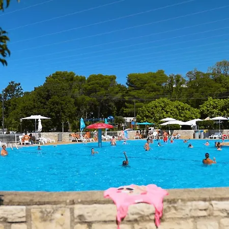 Prázdninový areál Easyatent Safari Tent Zelena Laguna 4*