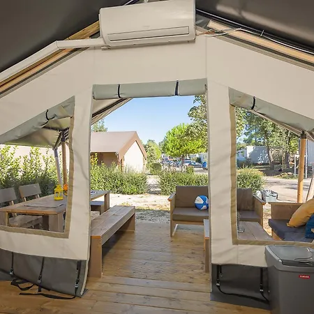 Easyatent Safari Tent Zelena Laguna Holiday park 4*